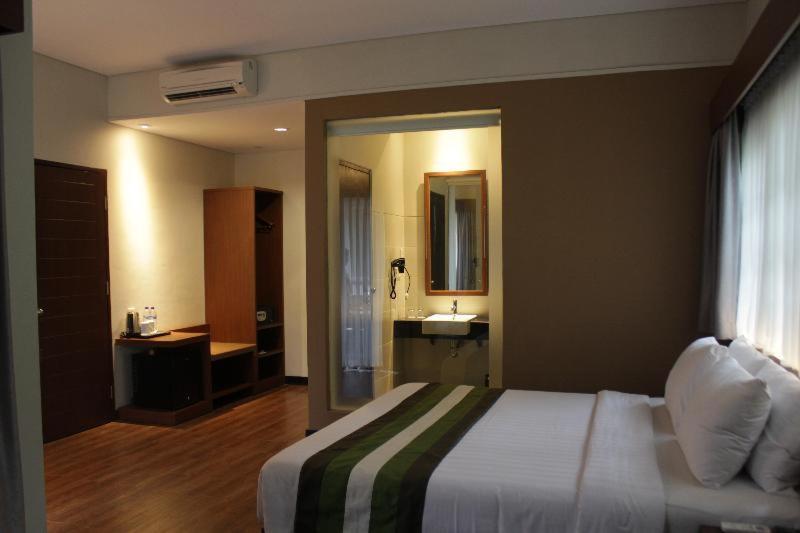 Grand Whiz Hotel Nusa Dua  Habitación foto